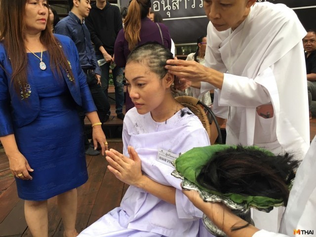 น้ำตาอาบแก้ม เอ็มมี่ แม็กซิม โกนหัวบวชชี!! แล้ววันนี้
