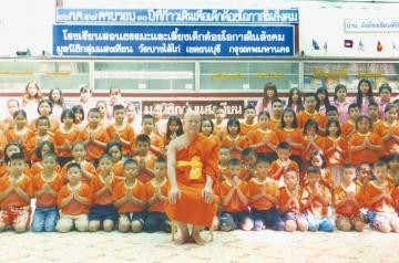 ทำบุญเข้าพรรษา"วัดบางไส้ไก่" ให้อาหาร-การศึกษาเด็กยากจน