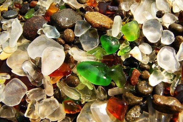 อัศจรรย์ !! จากขยะกลายชายหาดแก้วที่งดงาม ในรัฐแคลิฟอร์เนีย สหรัฐอเมริกา