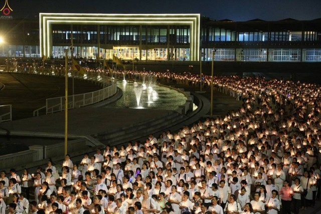 ประมวลภาพพิธีเวียนประทักษิณและปลูกต้นเบญจทรัพย์ เพื่อถวายเป็นพุทธบูชาในวันลอยกระทง