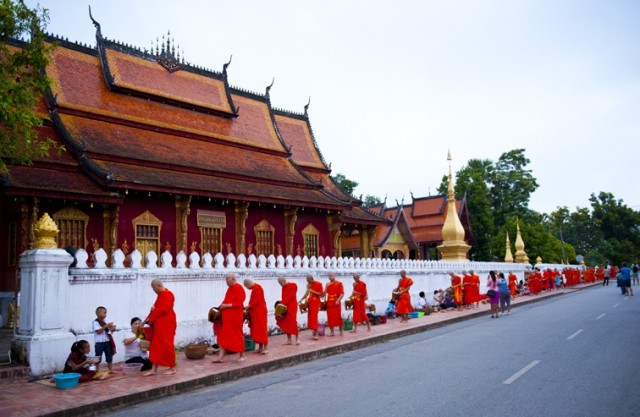 ธรรมาภิวัตน์ : พุทธศาสนาในลาว