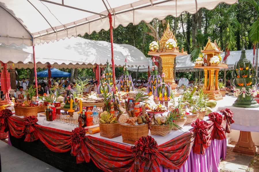 มรภ.สุรินทร์  จัดงานประเพณีแซนโฎนตา ทำบุญอุทิศแด่บรรพบุรุษ ประจำปี 62