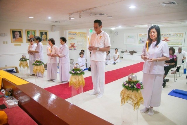 คณะสงฆ์และชาวพุทธต่างประเทศร่วมบำเพ็ญกุศลและปล่อยปลา ณ BURK LAKE Park