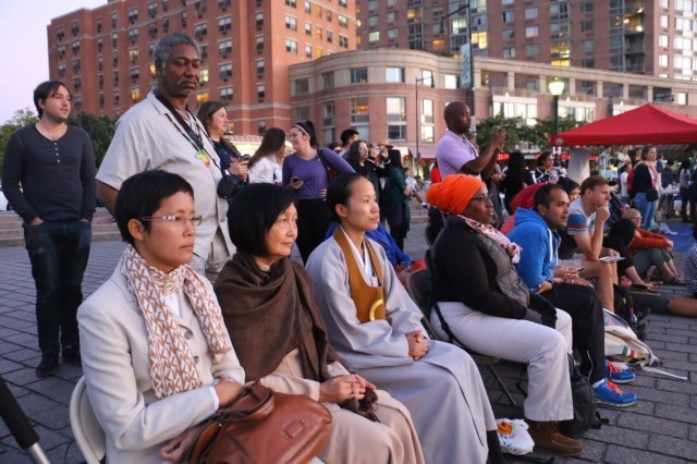 ชมภาพงาม ๆ เทศกาลลอยโคมสันติภาพ ทำสมาธิ ประจำปี 2559 ณ วัดพุทธนิวเจอร์ซี สหรัฐอเมริกา