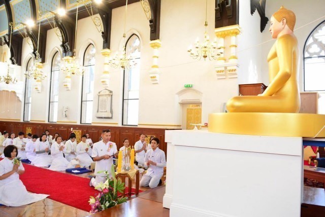 พิธีอัญเชิญองค์พระประธานเพื่อประดิษฐาน ณ อุโบสถ  วัดพุทธนิวคาสเซิล ประเทศอังกฤษ