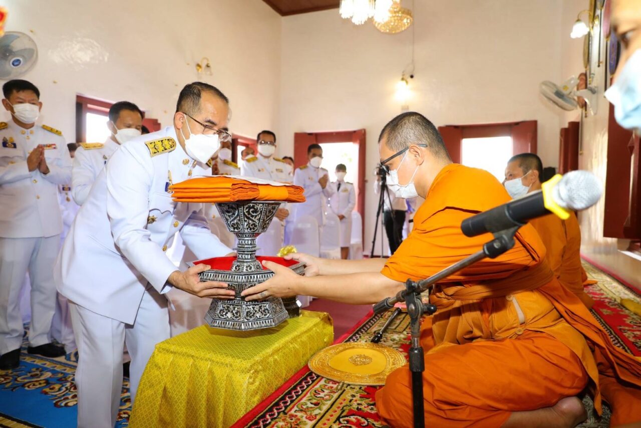 ‘ในหลวง’ พระราชทานผ้าพระกฐินปี64 ให้ ‘พช.’ ทอดถวายที่วัดธรรมามูลวรวิหาร