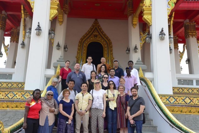 ผู้นำสันติภาพทั่วโลกนั่งวิปัสสนาที่โบสถ์กลางน้ำ "มจร" ...