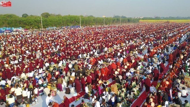 เมียนมาร์ - ไทย ร่วมสืบสานพุทธประเพณีตักบาตรของชาวพุทธ เชื่อมความสัมพันธ์ของทั้งสองประเทศ