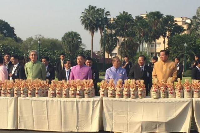 นายกฯตู่นำครม.ทำบุญวันสงกรานต์  ขออโหสิกรรม คำพูดไม่ดี