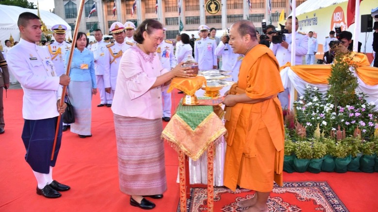 สมเด็จพระเทพฯ ทรงเปิดงานสัปดาห์ส่งเสริมพระพุทธศาสนา