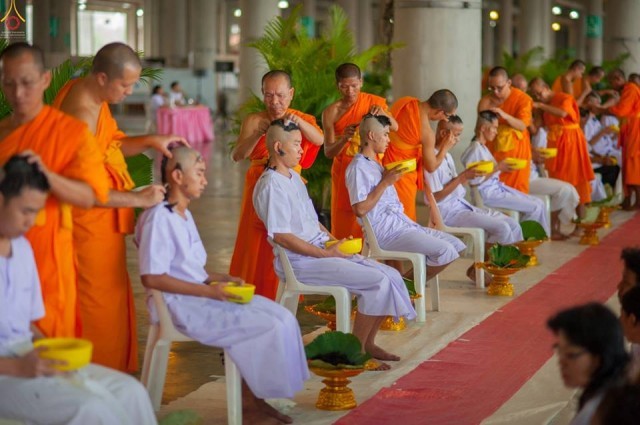 พิธีตัดปอยผมและปลงผมธรรมทายาท..พระพี่เลี้ยงรุ่นเข้าพรรษา ปี 2560