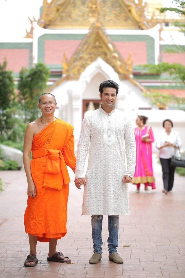 Himanshu Soni  พระเอกซีรีส์ ‘พระพุทธเจ้า’ มาทำบุญที่วัดสระเกศ (รวมภาพ)