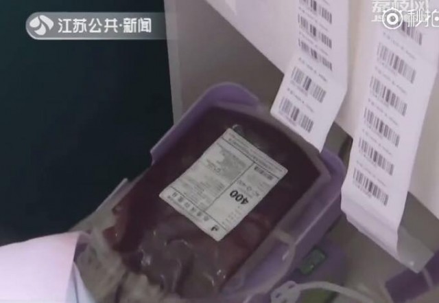 หัวใจน่ากราบ! ชายจีนทิ้งงานเพื่อใช้เลือดต่อลมหายใจให้คนไม่รู้จัก