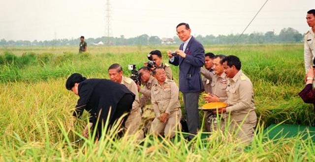 พระสุรเสียง 'ในหลวง' ตรัสว่า 'เราก็เป็นคนจน' เมื่อครั้งตรัสถึงข้าวกล้อง (คลิป)