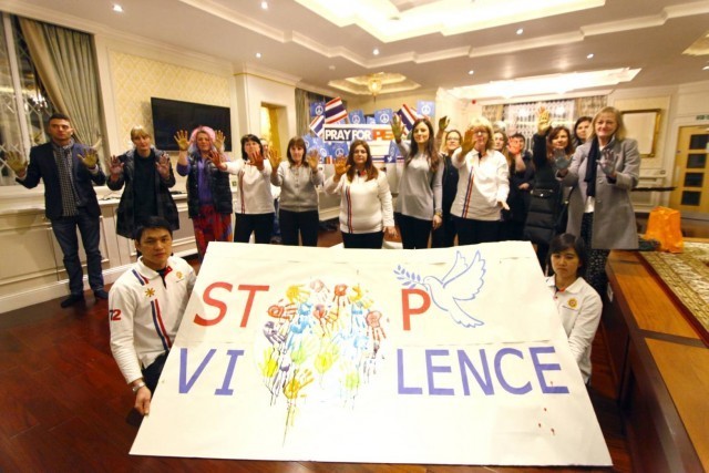 เมืองผู้ดีอังกฤษ ตื่นตัว เรียกร้องสันติภาพ ยุติกฎหมายรุนแรงในไทย..ม.44