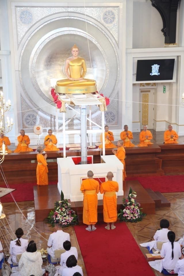 พิธีอัญเชิญองค์พระประธานเพื่อประดิษฐาน ณ อุโบสถ  วัดพุทธนิวคาสเซิล ประเทศอังกฤษ