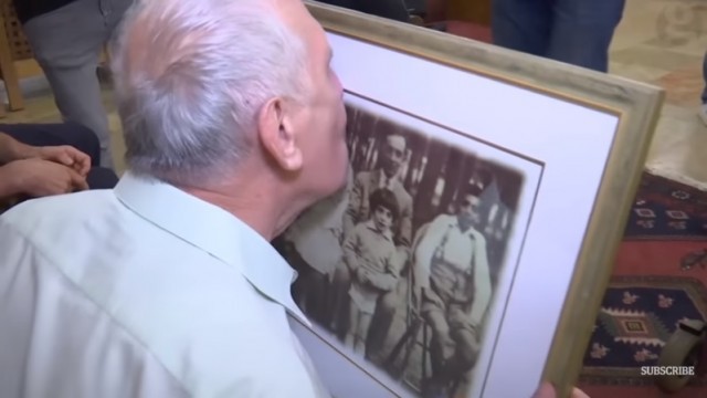ประทับใจ คุณปู่วัย 102 ปี ได้พบหลานชายตัวเอง เป็นครั้งแรกในชีวิต