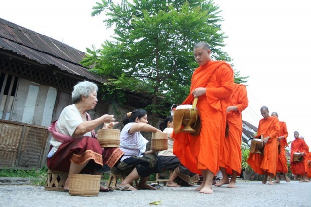 " ทำบุญเสียเปล่า ไหว้เจ้าได้กิน " มีใครคิดแบบนี้บ้าง??