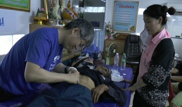หน่วยแพทย์เคลื่อนที่จากเกาหลีใต้ หอบน้ำใจบินลัดฟ้า ช่วยชาวบ้านน้ำท่วมนครพนม