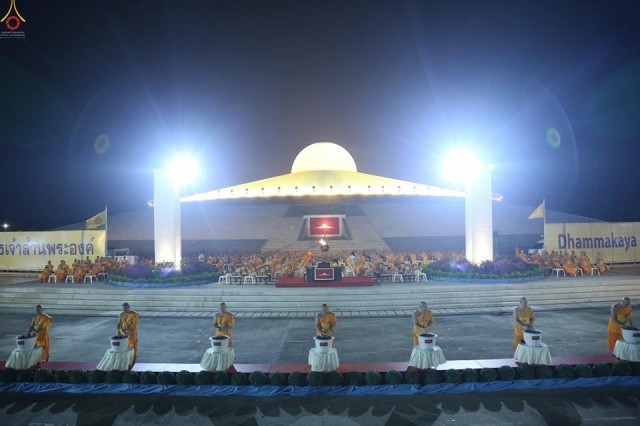 ประมวลภาพพิธีเวียนประทักษิณและปลูกต้นเบญจทรัพย์ เพื่อถวายเป็นพุทธบูชาในวันลอยกระทง