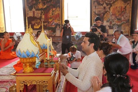 Himanshu Soni  พระเอกซีรีส์ ‘พระพุทธเจ้า’ มาทำบุญที่วัดสระเกศ (รวมภาพ)