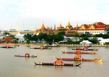 ตามรอย...สายน้ำพระราชหฤทัย...อัครศาสนูปถัมภก