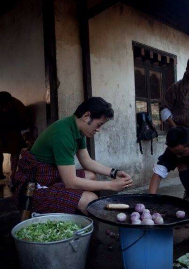 ภาพพิสูจน์ว่ากษัตริย์จิกมีแห่งภูฏาน ทรงงานหนักเพื่อประชาชน โดยมีในหลวงรัชกาลที่ 9 เป็นแบบอย่าง