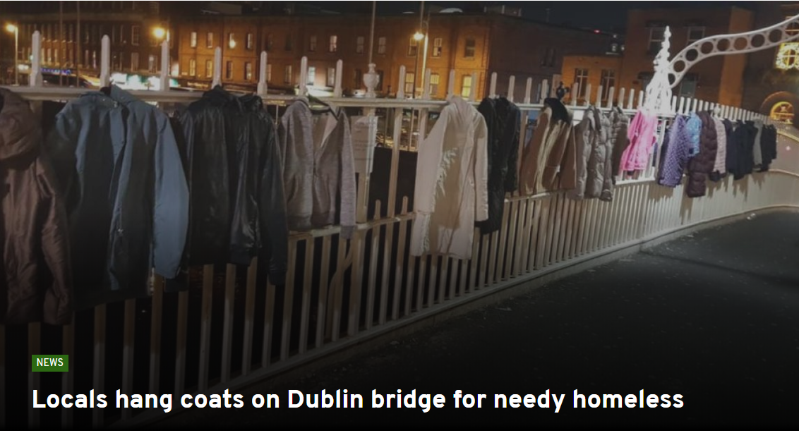 คนไอร์แลนด์แขวนเสื้อโค้ทไว้สะพานกลางเมือง ส่งต่อคนไร้บ้านสู้ความหนาว