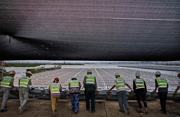 จีนล้ำ!! ฟาร์มพลังงานแสงอาทิตย์ลอยน้ำที่ใหญ่ที่สุดในโลก