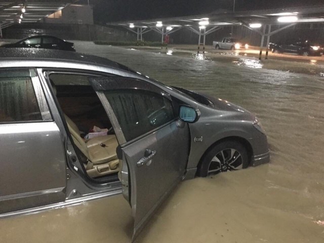 สงขลาโดนหนัก! หลังฝนถล่มต่อเนื่อง ทำให้น้ำทะลักเข้าห้างโลตัส - รถจมน้ำเสียหายจำนวนมาก