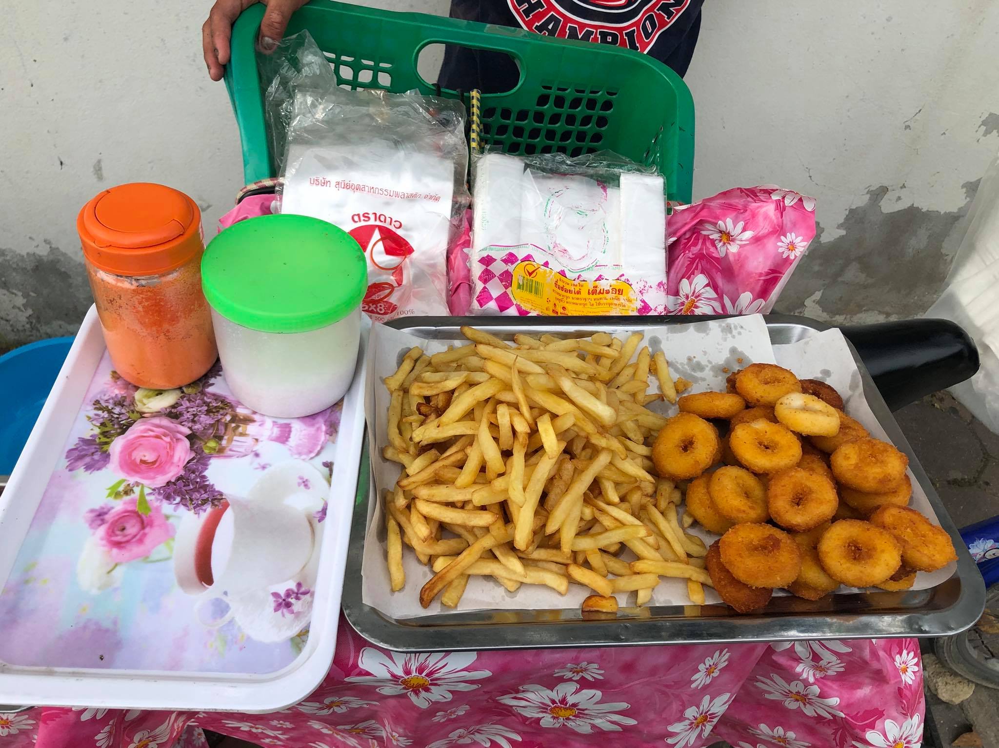 หนูน้อยวัย 13 สู้ชีวิต ขี่จักรยานช่วยยายขายของ ไม่อายทำกิน