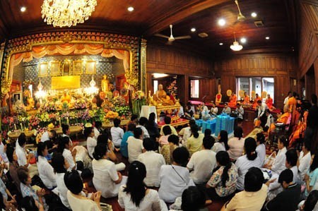 การทำบุญวิธีที่ 8 "การฟังธรรม"หรือ "การฟังเทศน์" ทำได้ง่าย ๆ ในยุคปัจจุบัน