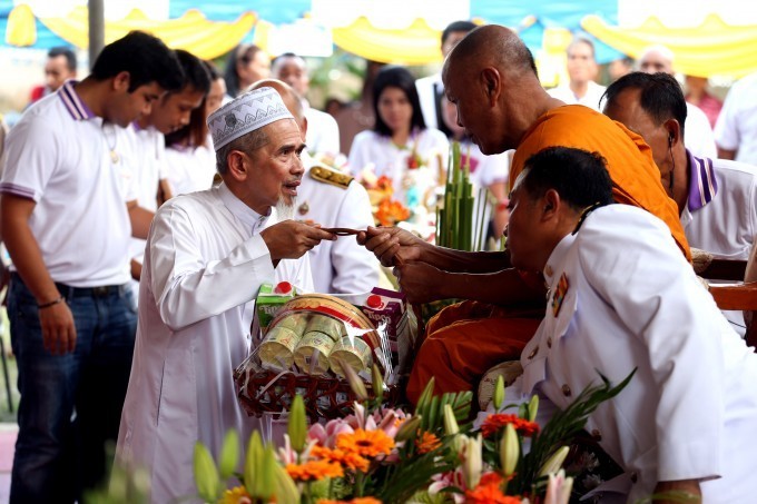 พระเทพศีลวิสุทธิ์เจ้าคณะจังหวัดนราธิวาส พระผู้หลอมรวมชาวไทยพุทธ-มุสลิม