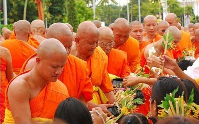 ไขข้อสงสัย 8 ข้อ ทำให้หมดคำถามเรื่องการทำบุญ ไปตลอดชีวิต