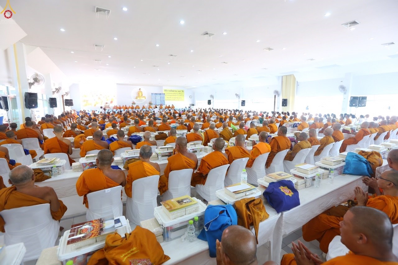 วัดพระธรรมกาย จัดพิธีถวายสังฆทานแด่คณะสงฆ์ภาคใต้