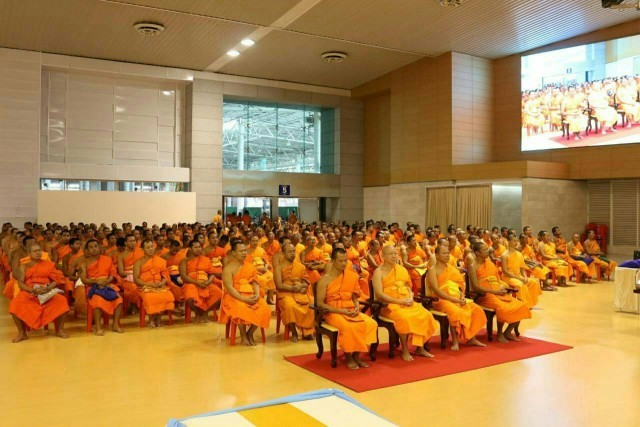 คณะสงฆ์ 9 จังหวัด เดินทางถวายกำลังใจ พระเทพญาณมหามุนี (หลวงพ่อธัมมชโย) วัดพระธรรมกาย