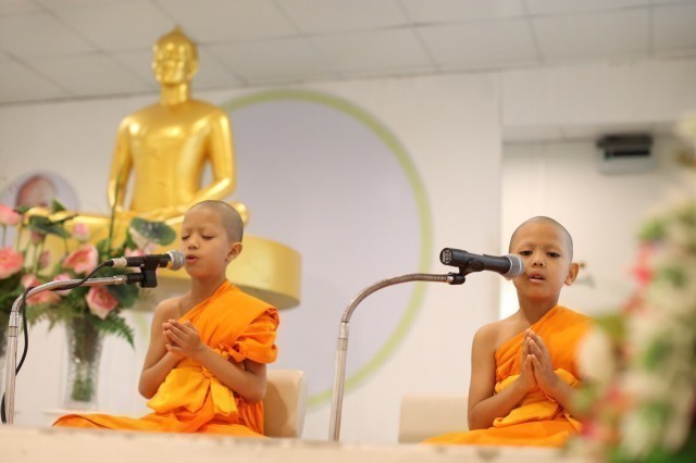 อัศจรรย์! ศิษย์รุ่นจิ๋ว วัดพระธรรมกาย 2 พี่น้องอายุ 6,8 ขวบ นำสวดธัมมจักกัปปวัตตนสูตร ปากเปล่าคล่องปรื๋อ
