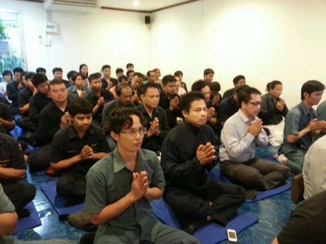 คณะกัลยาณมิตรชาวอ.บางพลี รวมใจสวดธรรมจักร ทั้งที่ศูนย์ปฏิบัติธรรมและที่โรงงานต้นบุญต้นแบบ