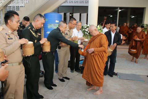 ผบ.มทบ.28 ร่วมกับ จ.เลย ร่วมงานบุญประจำปี 2562 ตักบาตรพระภิกษุสงฆ์จำนวน 300 รูป