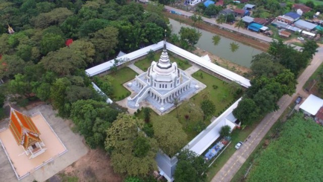 พระพุทธบรมมงคลธาตุจักราชเจดีย์ พระเจดีย์โลหะทั้งองค์ใหญ่สุดในประเทศ