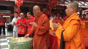 เที่ยวงานประเพณีทิ้งกระจาด จังหวัดสุพรรณบุรี กันเถอะ