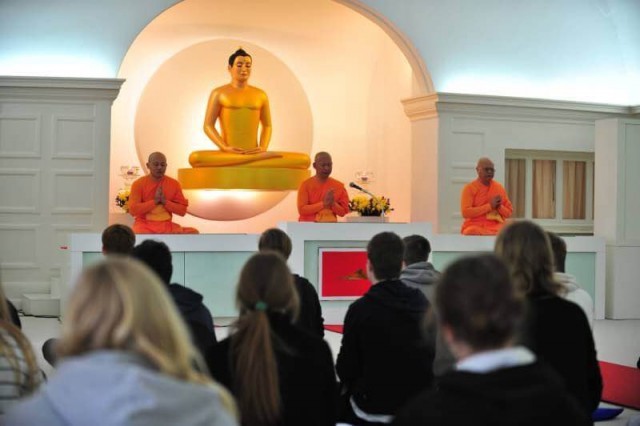 ประมวลภาพ จัดสอนพระพุทธศาสนาและวัฒนธรรมชาวพุทธ ให้กับคณะนักเรียน Høng Efterskole ประเทศเดนมาร์ก