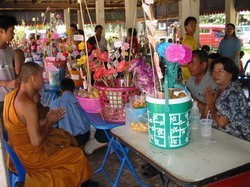 คุณรู้จักมั้ย??...... ประเพณีตานก๋วยสลาก