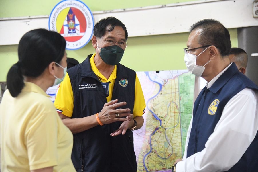 ผู้ว่าปทุมฯ ตรวจสถานการณ์น้ำท่วมปทุมธานี ยันยังไม่วิกฤติ