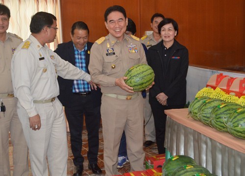 จ.นครพนม ส่งแตงโมไร้เมล็ดโกอินเตอร์ เกษตรกรยิ้มยอดขายพุ่ง 250 ล้านบาท