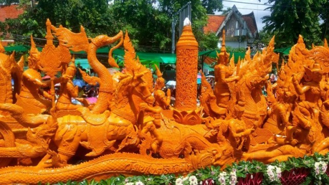 วัดทุ่งศรีเมือง แชมป์แกะต้นเทียนที่อุบลฯ-วัดพลแพน ชนะประเภทติดพิมพ์