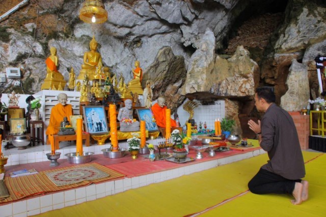 พังงาสุดอัศจรรย์! พระยานาคราช นำทางไปพบรอยพระพุทธบาทยักษ์ในถ้ำหินปูน