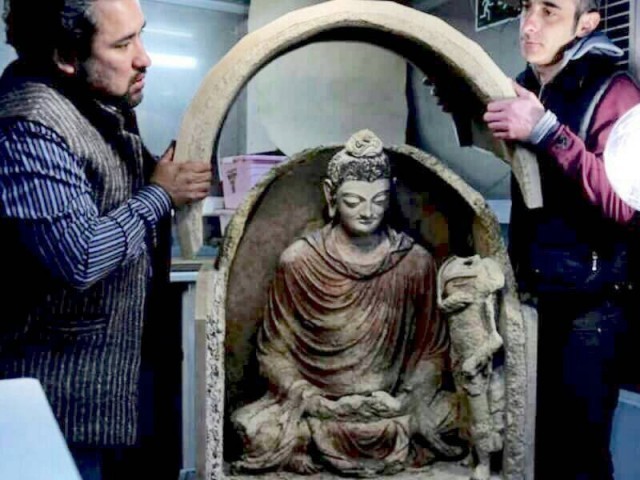 ฮือฮา! อัฟกานิสถานพบพระพุทธรูปโบราณปั้นจากดินเหนียวรอดสงครามฝังซ่อนใต้ดินเกือบ2พันปี