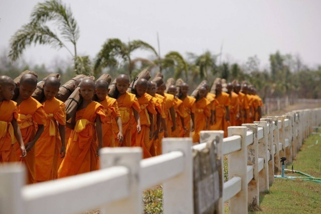 ส.ณ.ศูนย์ฯพลเอกอาทิตย์ -พรสรร กำลังเอก เดินธุดงค์ พัฒนาวัด
