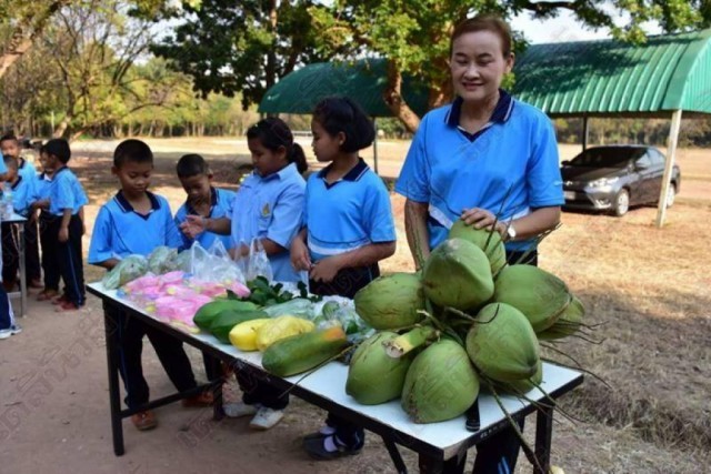 น่าชื่นชม!โรงเรียนตำบลบ้านโพธิ์เปิดโครงการ"โรงเรียนสุจริต"ปลูกฝังเยาวชนด้านคุณธรรม จริยธรรม เปิดตลาดนัดขายของฝึกให้นักเรียน
